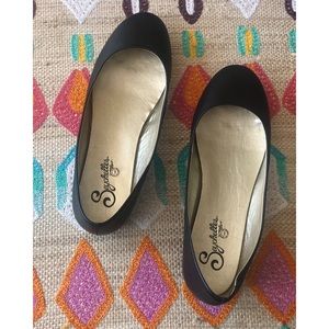 EUC Seychelles Black Leather Gala flats, Size 7.5